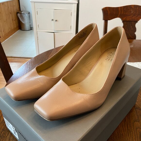 Leather square toe nude pumps with low block heel - Naturalizer EUC - Picture 4 of 8